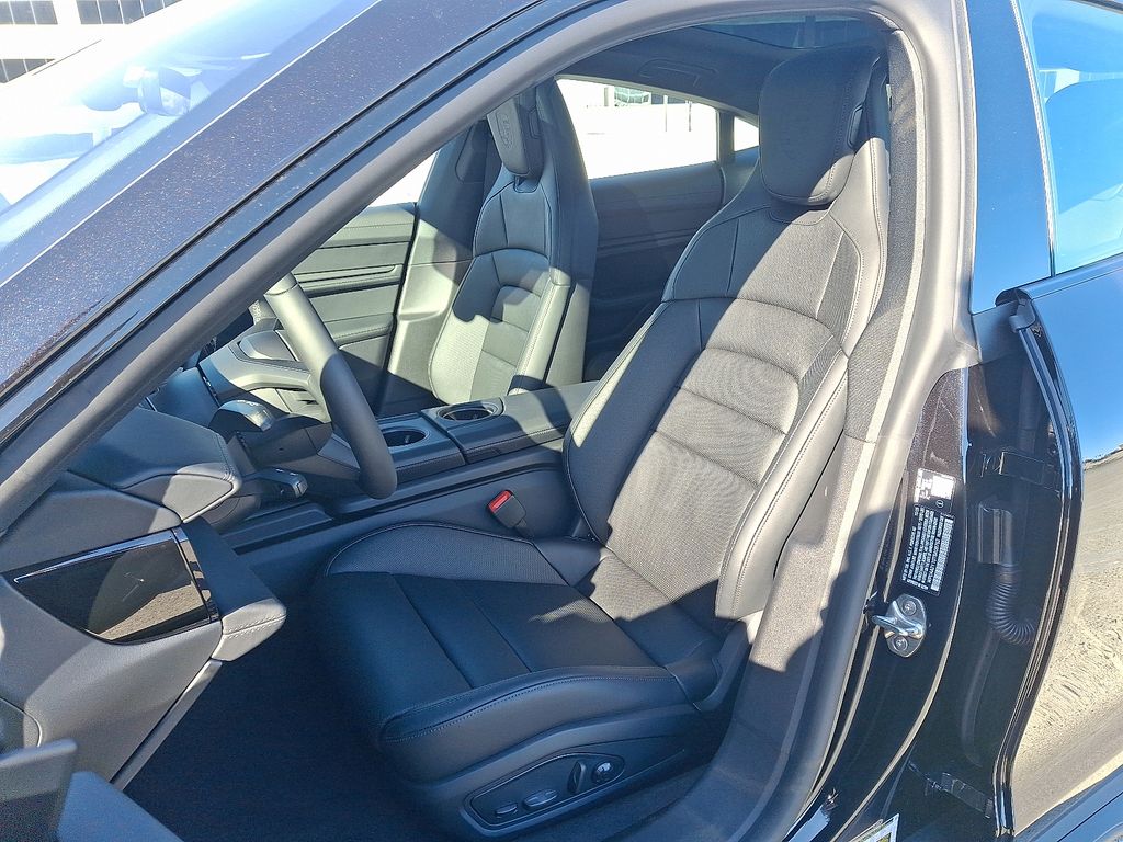 Thumbnail: 2026 Porsche Taycan - 5