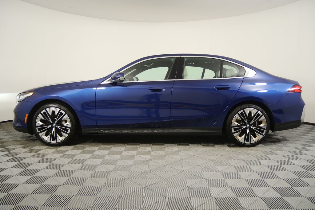 Thumbnail: 2025 BMW 5 Series - 6