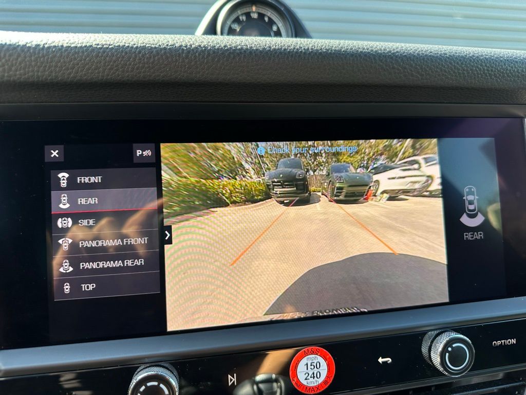 2022 Porsche Macan  26
