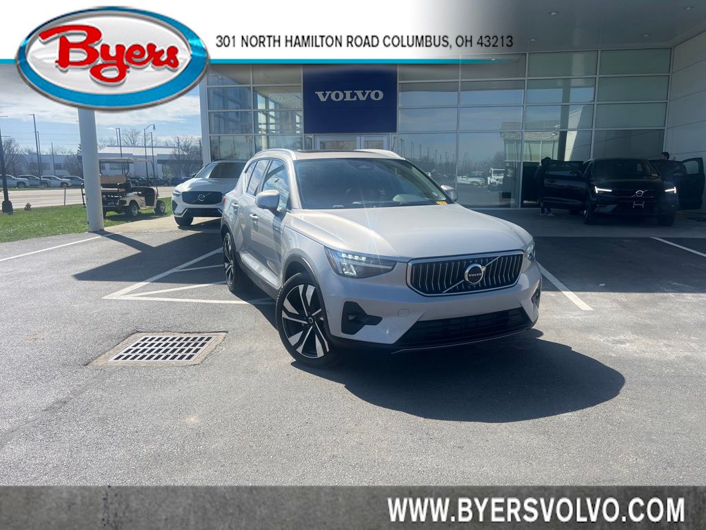 2023 Volvo XC40 B5 Plus Bright Theme AWD