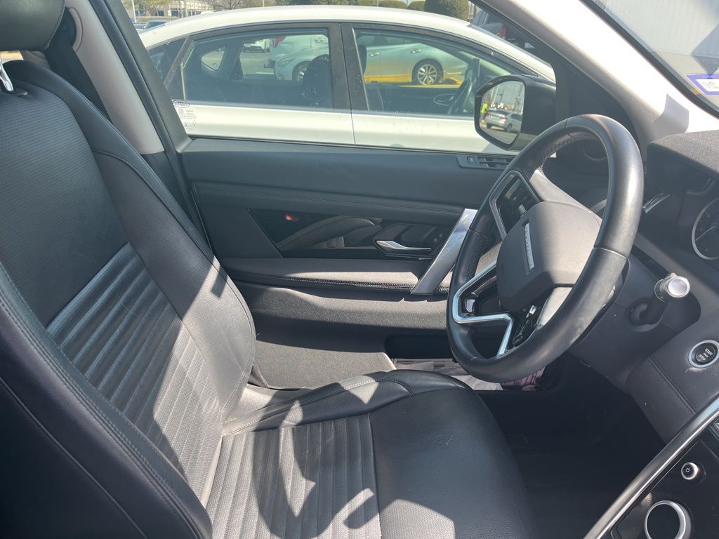 Thumbnail: 2022 Land Rover Discovery Sport - 4