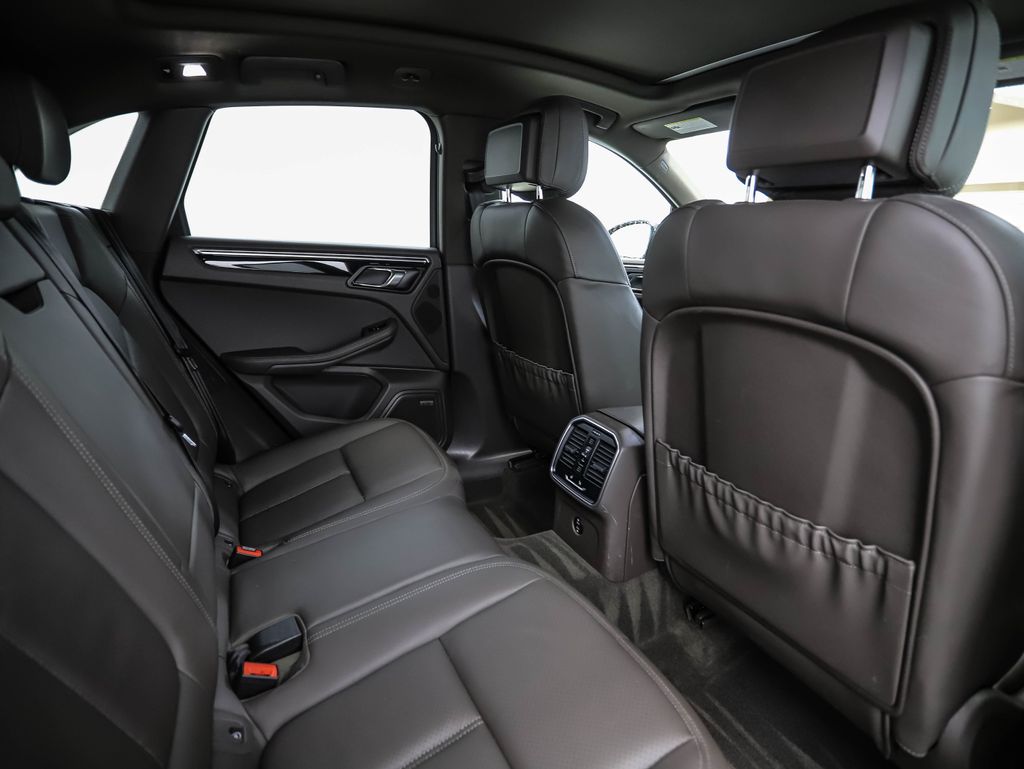 Thumbnail: 2020 Porsche Macan - 25