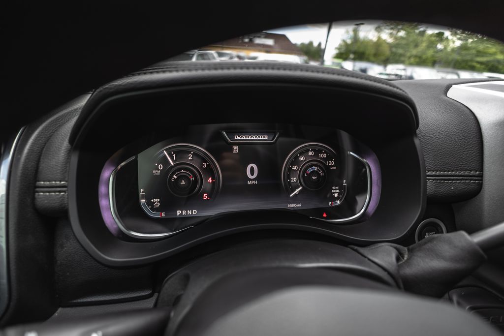 2025 Ram 3500 Laramie thumbnail 15