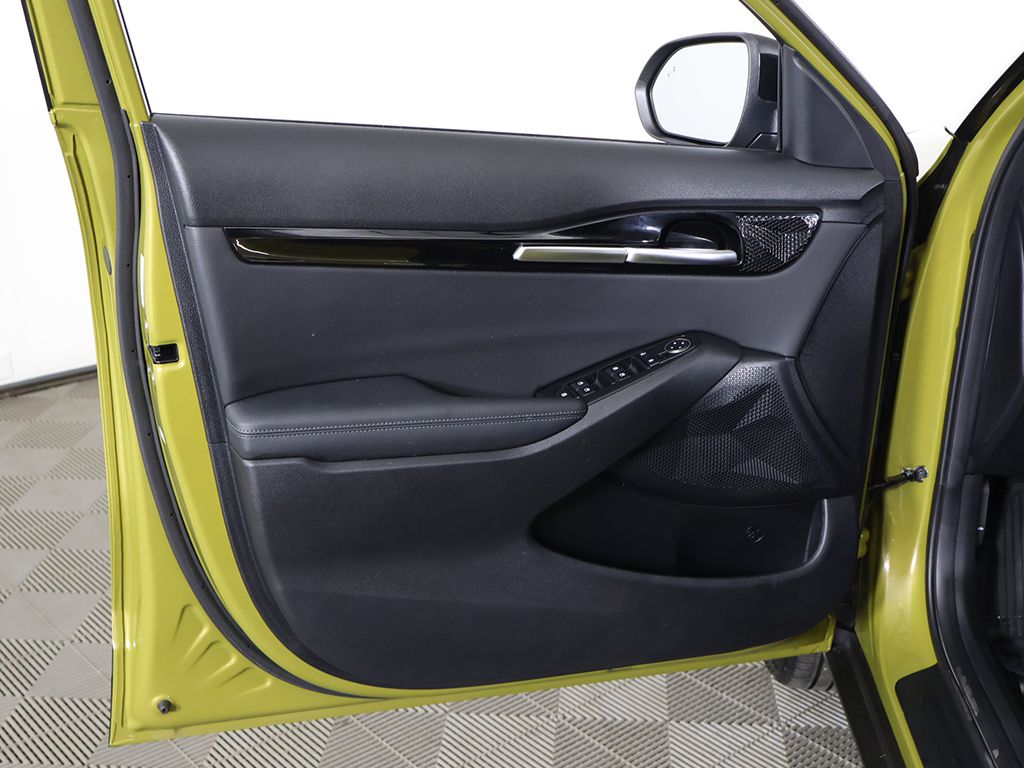 Used 2024 Green Kia S image 21
