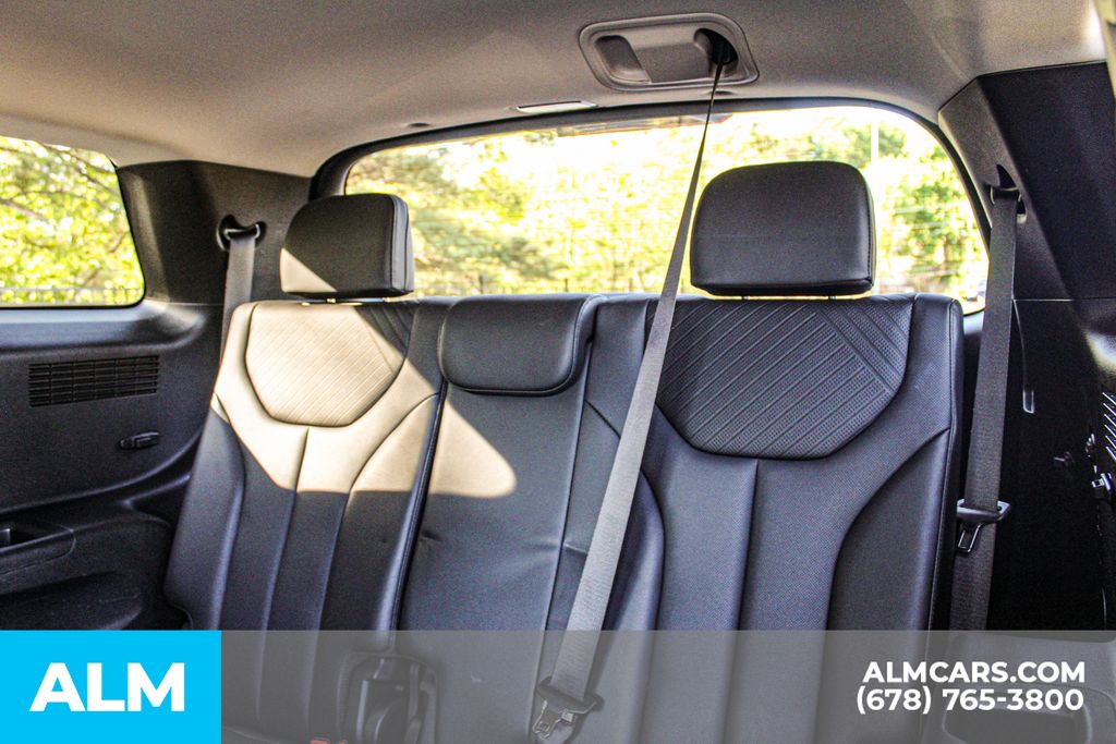 Used 2025 Black Hyundai SEL image 19