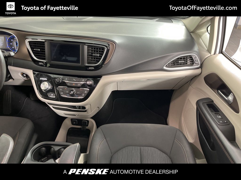 Thumbnail: 2018 Chrysler Pacifica - 21