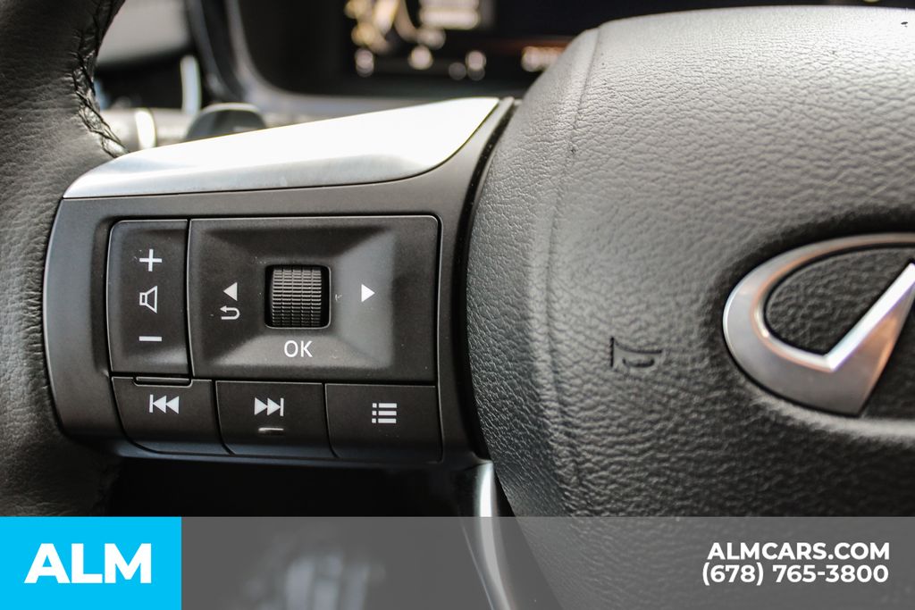 Used 2023 Silver INFINITI LUXE image 28