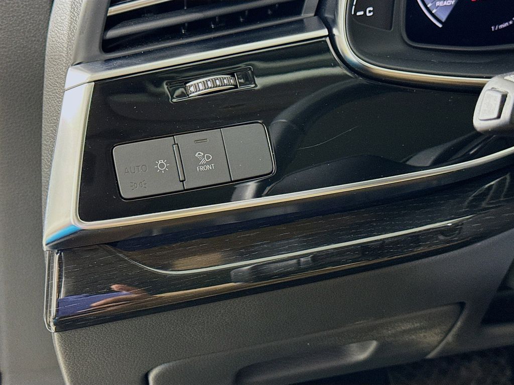 Thumbnail: 2020 Audi Q7 - 10