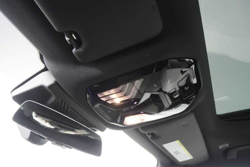 Thumbnail: 2025 BMW 5 Series - 22