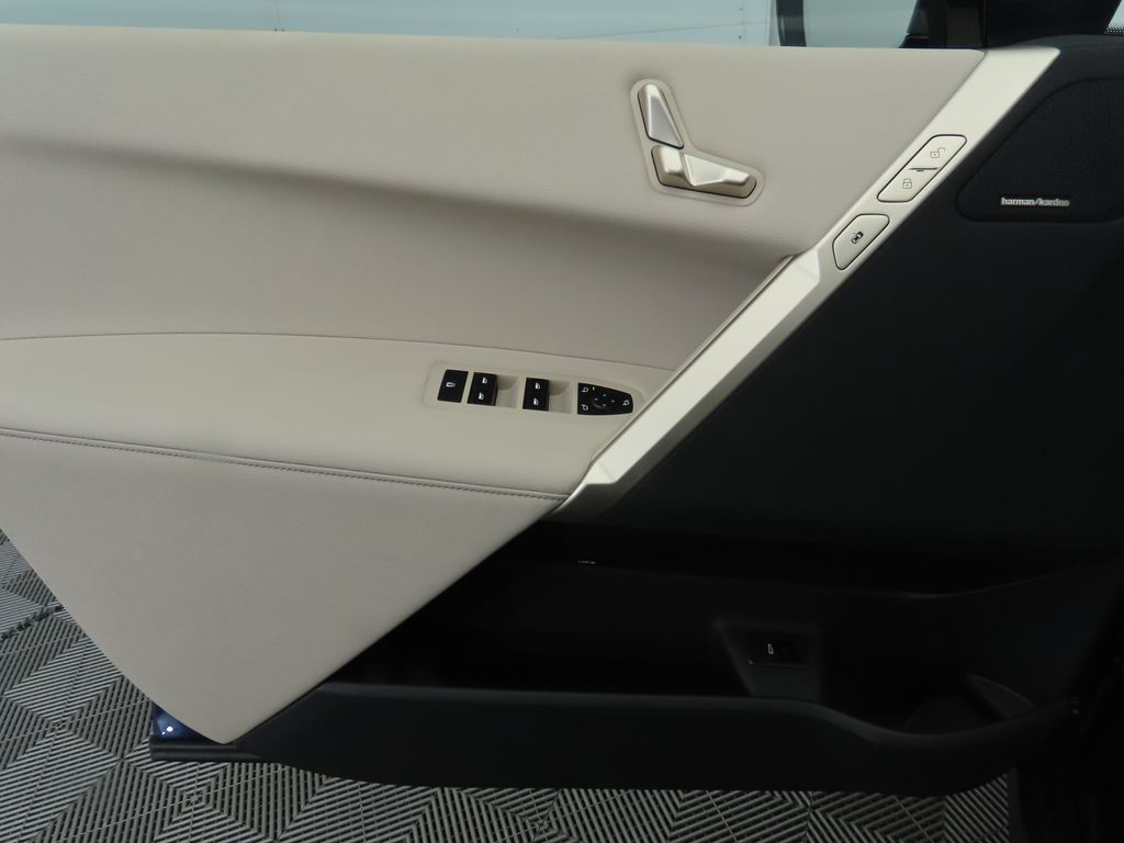2025 BMW iX xDrive50 25