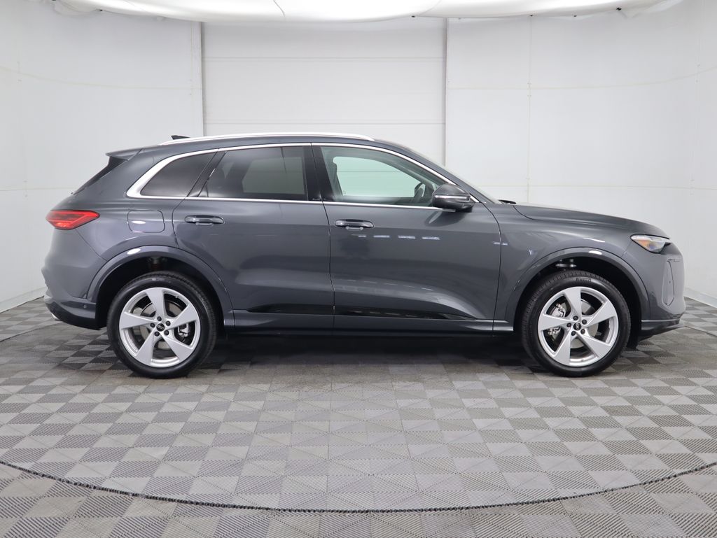 Thumbnail: 2025 Audi Q5 - 4