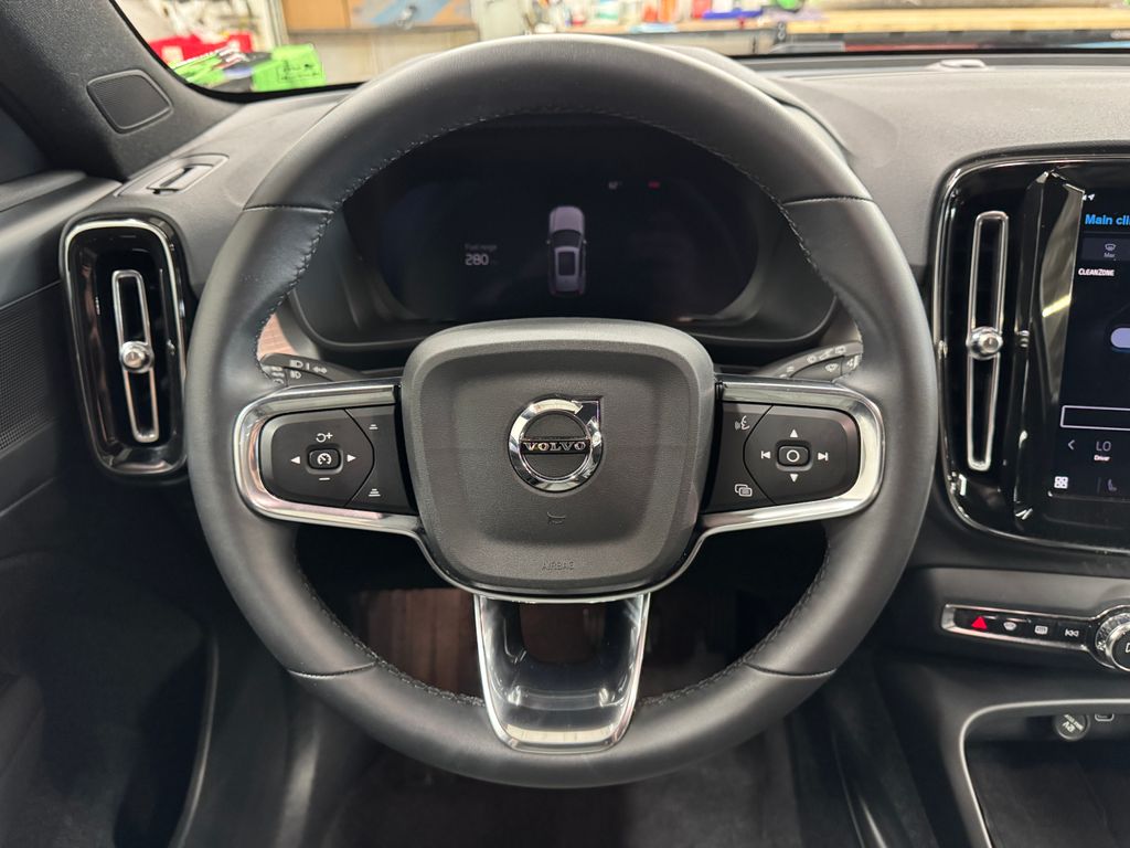 2024 Volvo XC40 B5 Core