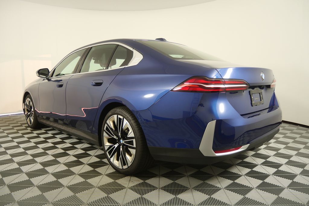 Thumbnail: 2026 BMW 5 Series - 5