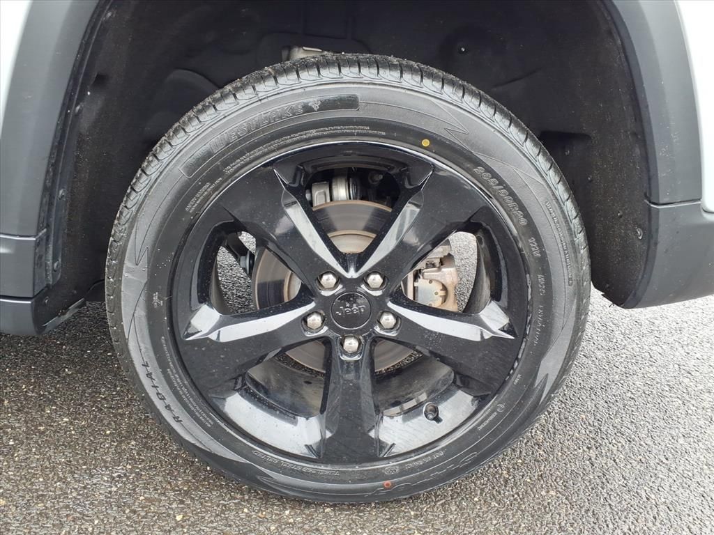 used 2023 Jeep Grand Cherokee car, priced at $32,900