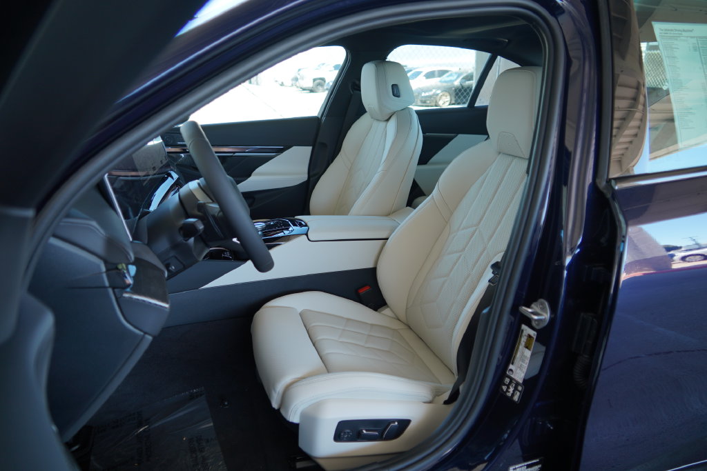 Thumbnail: 2027 BMW 5 Series - 10
