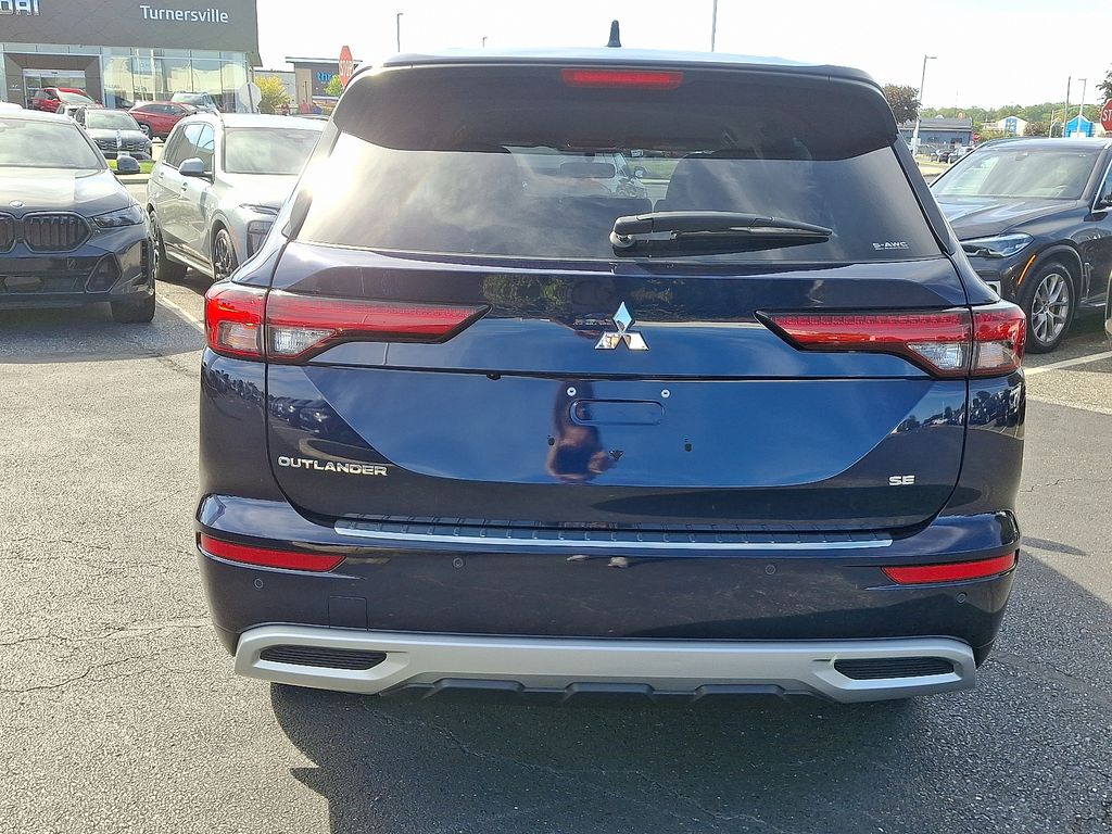 Thumbnail: 2023 Mitsubishi Outlander - 5