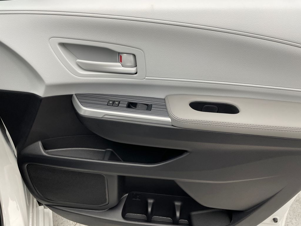 Thumbnail: 2025 Toyota Sienna - 15