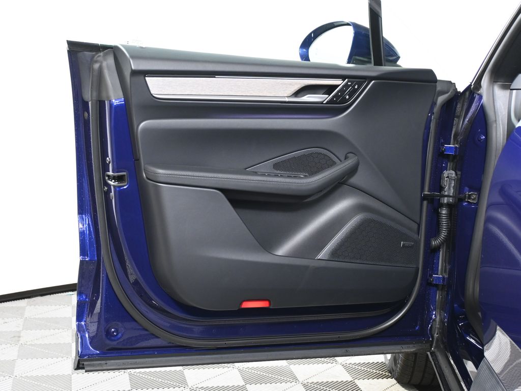 Thumbnail: 2024 Porsche Macan - 30