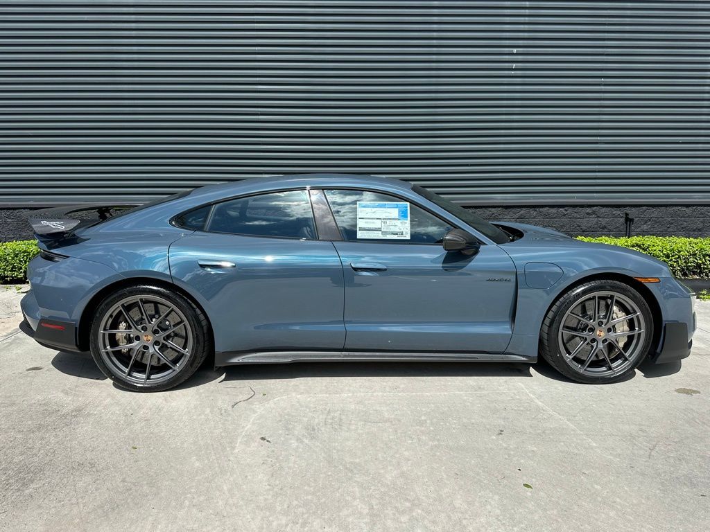 Thumbnail: 2025 Porsche Taycan - 10