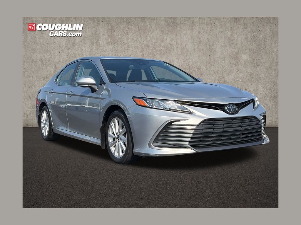 Celestial Silver Metallic 2022 Toyota Camry Sedan Front-Wheel Drive 8-Speed Automatic