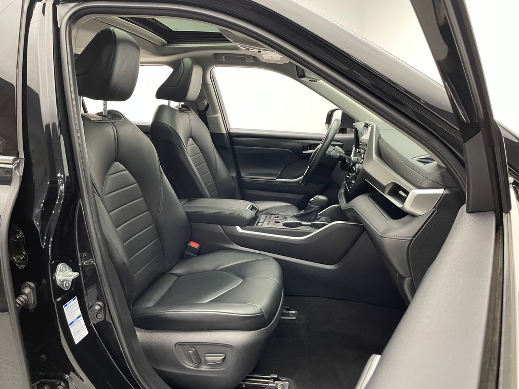 Thumbnail: 2021 Toyota Highlander - 18