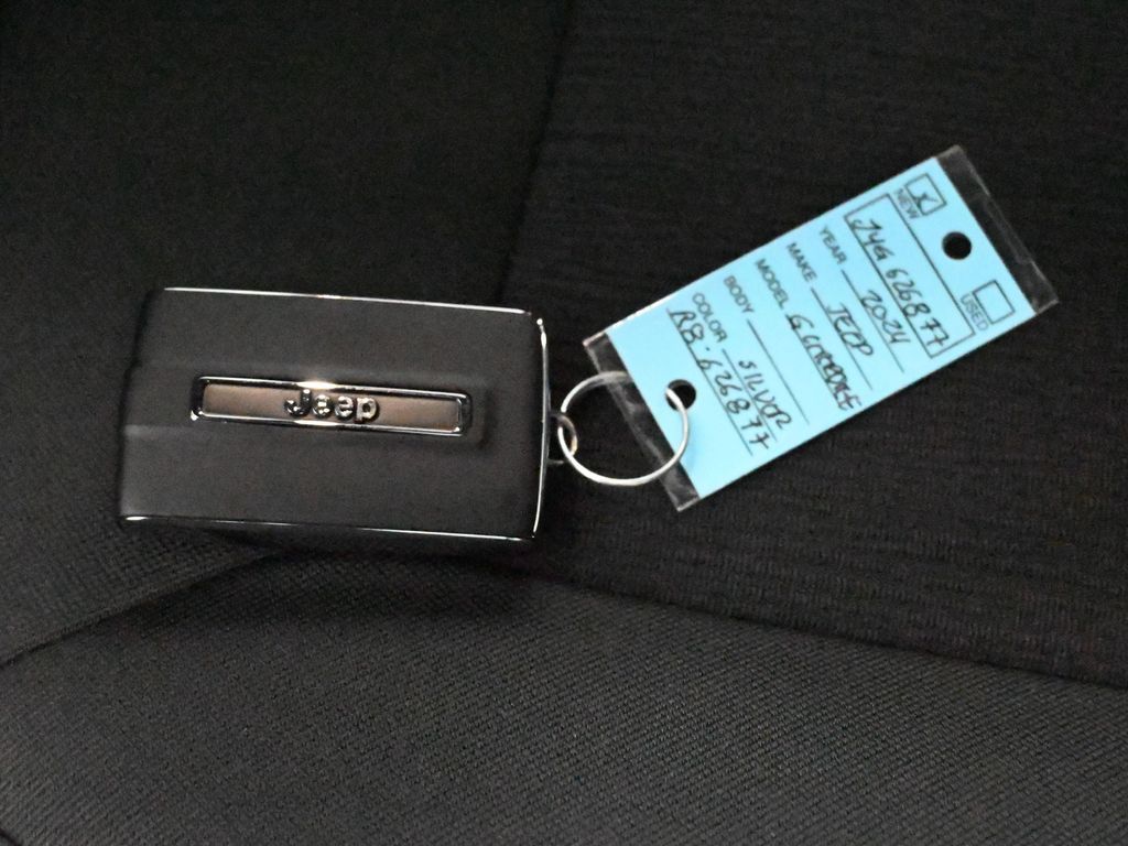 Used 2024 Silver Zynith Jeep Laredo image 37