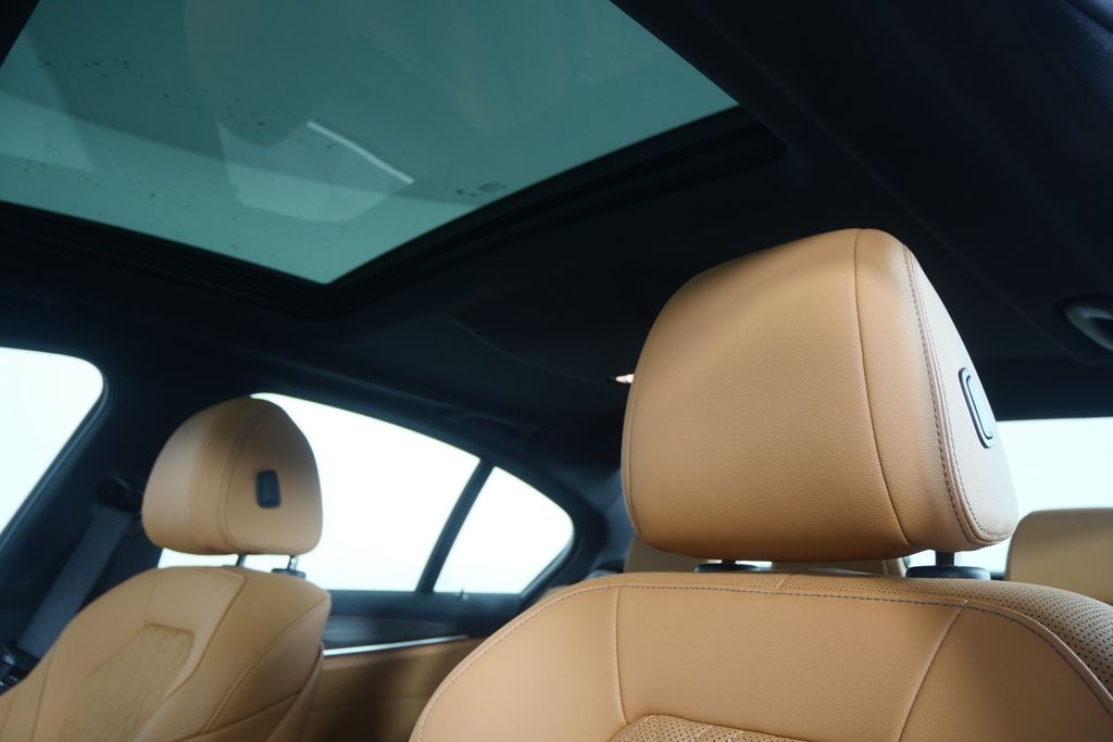 Thumbnail: 2023 BMW 5 Series - 10