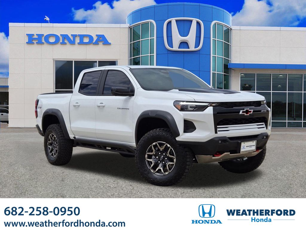 Summit White 2026 Chevrolet Colorado Pickup Truck Four-Wheel Drive 8-Speed Automatic