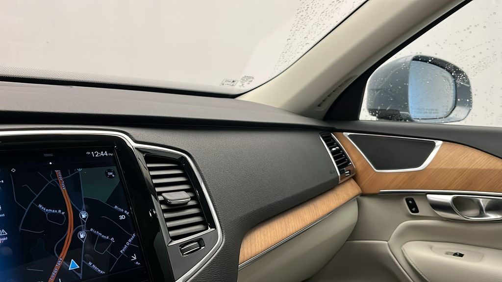 2022 Volvo XC90 T8 Inscription 21