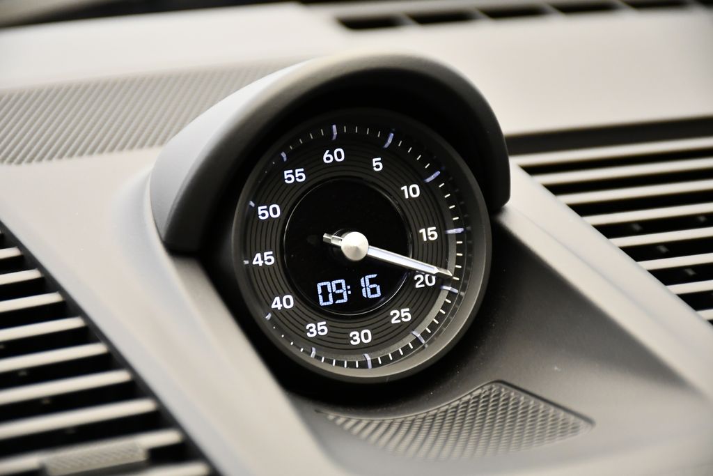 Thumbnail: 2024 Porsche 911 - 20