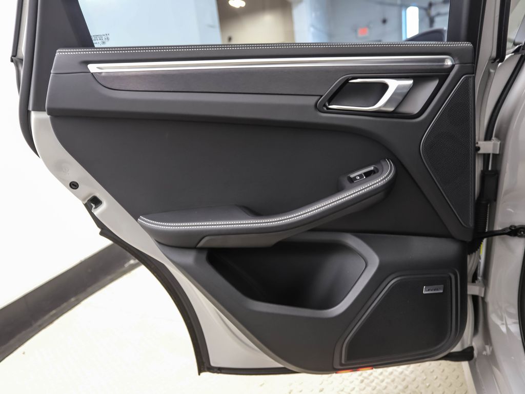 Thumbnail: 2023 Porsche Macan - 19