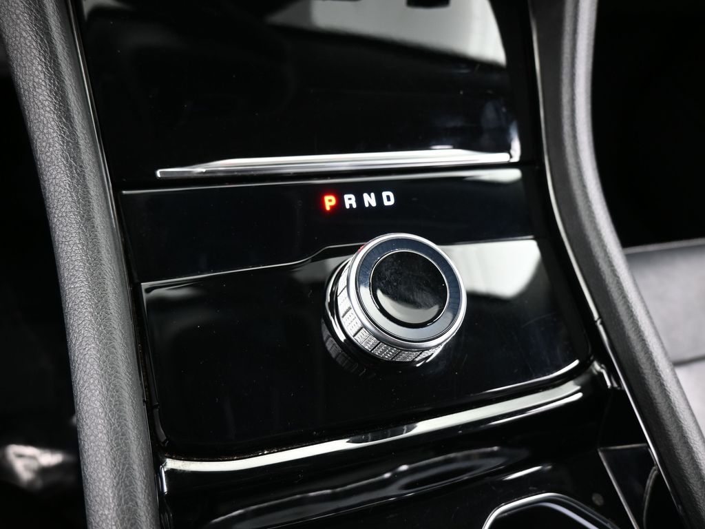 Used 2023 Diamond Black Crystal Pearlcoat Jeep Limited image 27