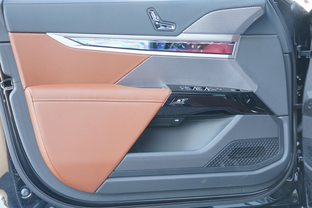 Thumbnail: 2026 BMW 7 Series - 9