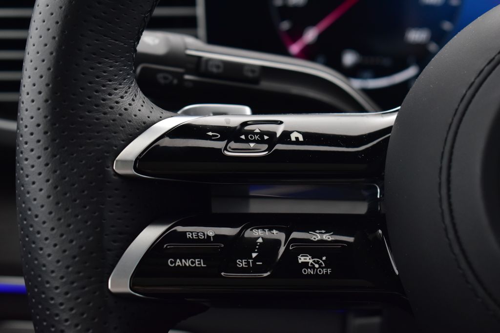 Thumbnail: 2025 Mercedes-Benz GLS - 17