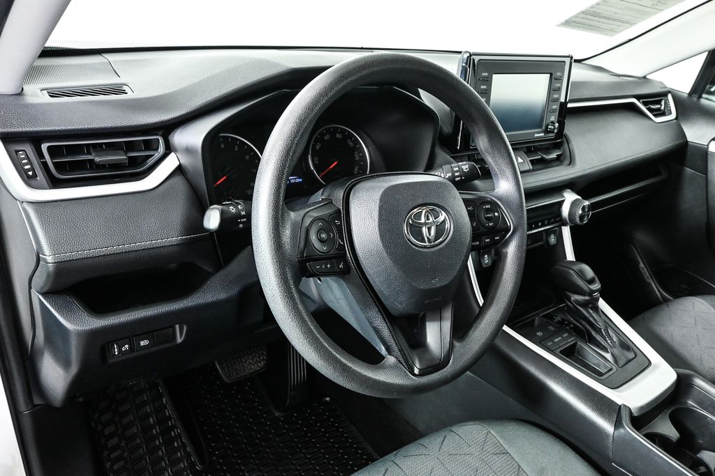 2020 Toyota RAV4 XLE 9