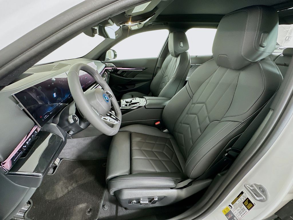 Thumbnail: 2026 BMW 5 Series - 16