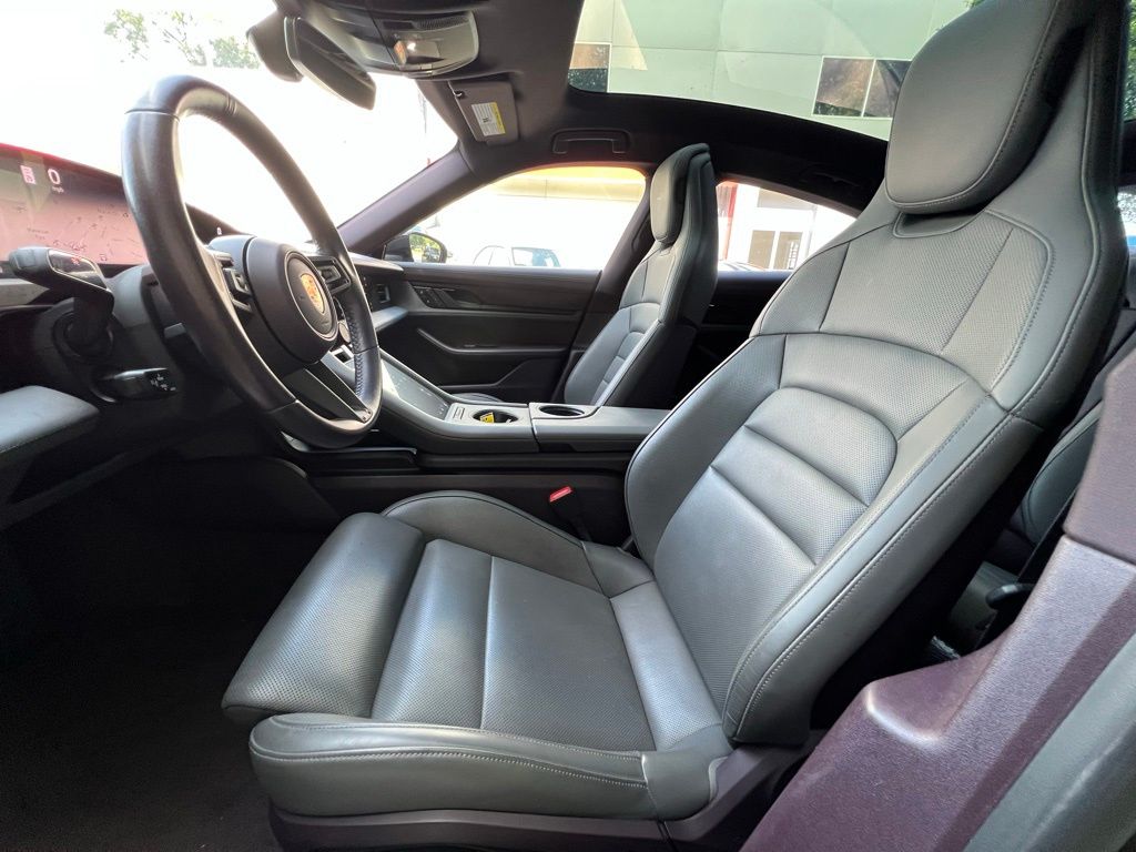 2022 Porsche Taycan 4S photo