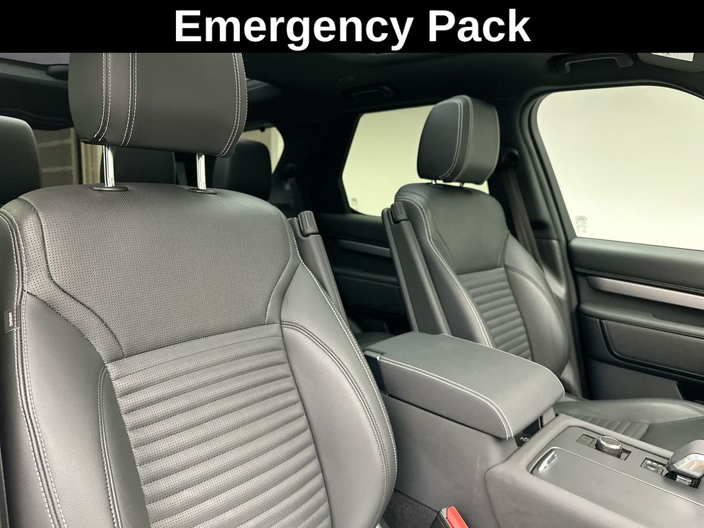 2023 Land Rover Discovery R-Dynamic S 8