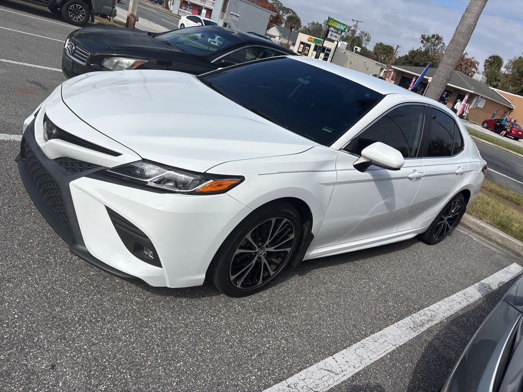 2019 Toyota Camry SE FWD