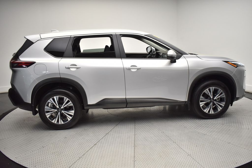 2022 Nissan Rogue SV 4