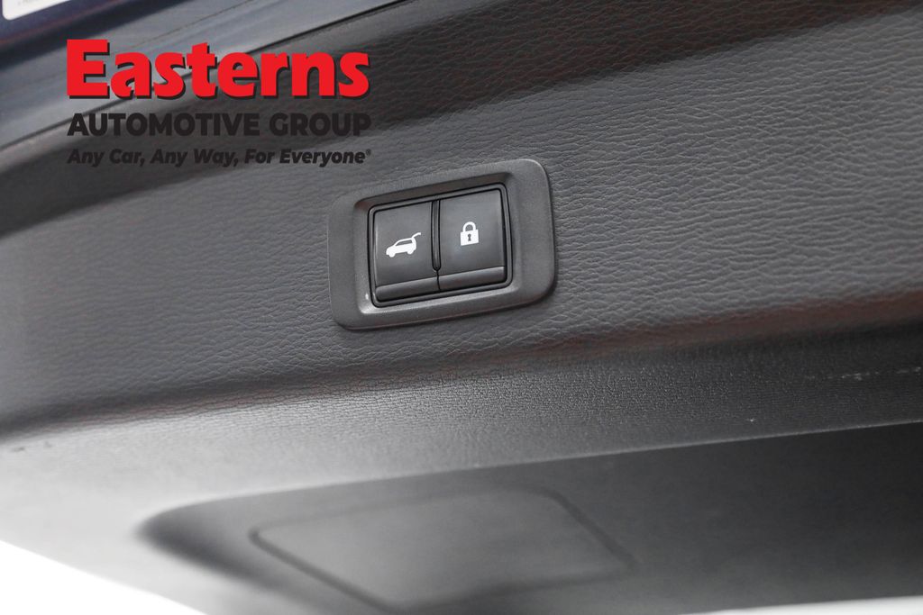 Used 2023 Blue Mitsubishi SE image 21