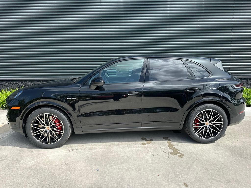 Thumbnail: 2025 Porsche Cayenne - 2