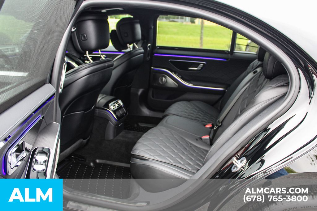 Used 2025 Black Mercedes-Benz S 580 image 17