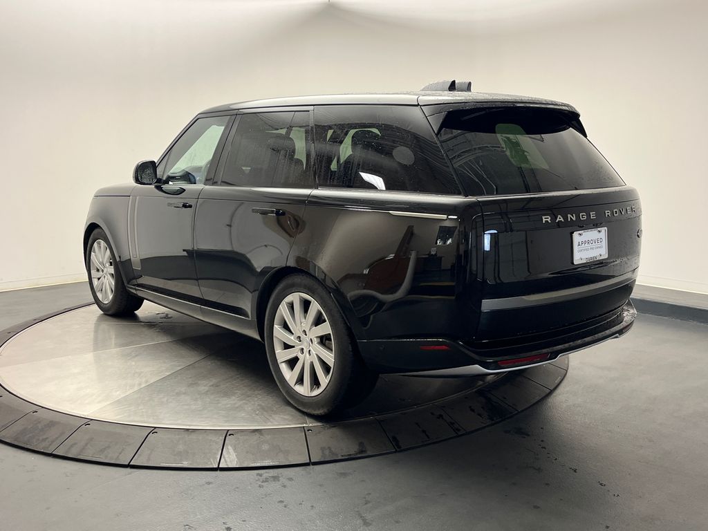 2023 Land Rover Range Rover SE 3
