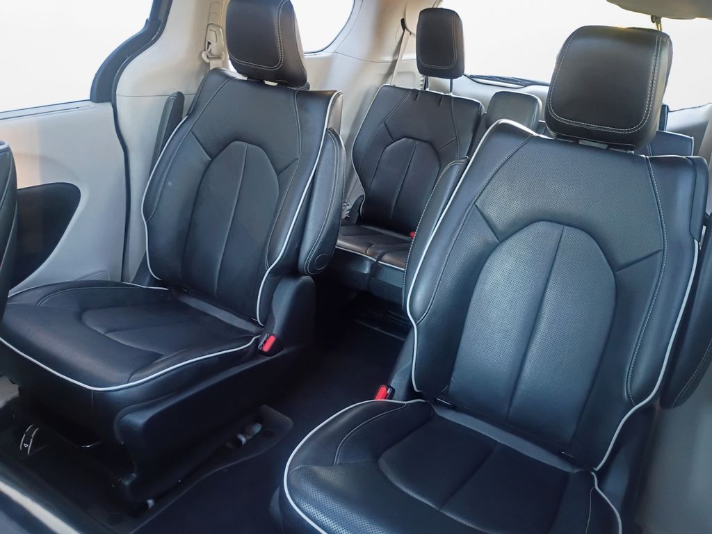 Used Car 2022 Chrysler Pacifica Hybrid  Limited For Sale Under $30,000 In Austin, Texas