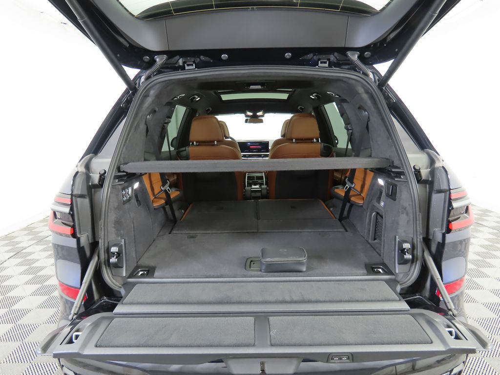 Thumbnail: 2026 BMW X7 - 31