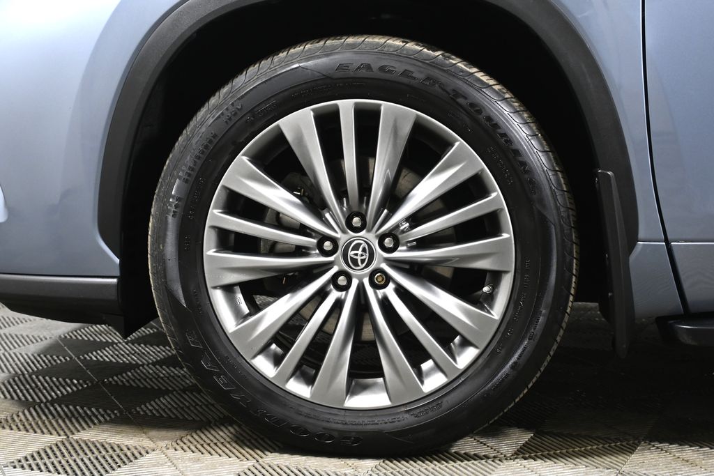 Thumbnail: 2020 Toyota Highlander - 13