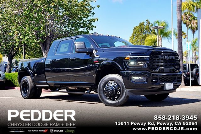 Diamond Black Crystal Pearlcoat 2026 RAM 3500 Pickup Truck Four-Wheel Drive 8-Speed Automatic