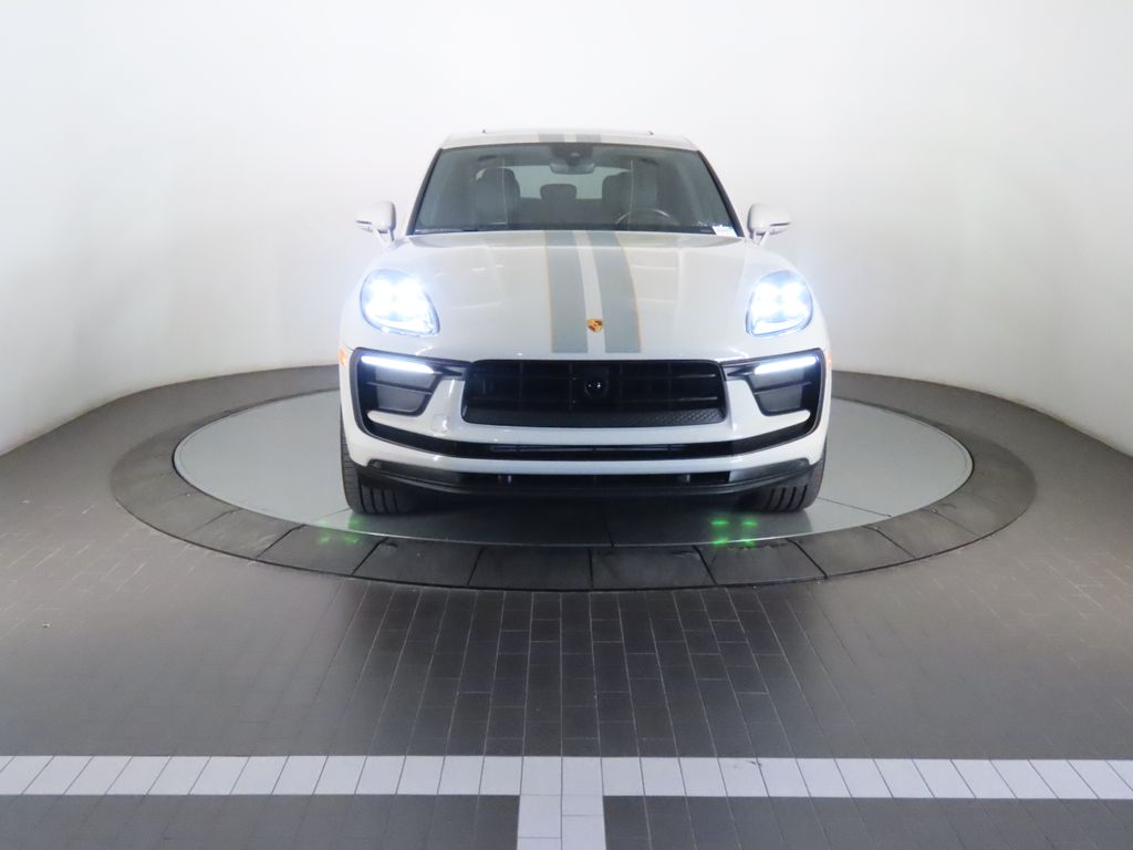 Thumbnail: 2023 Porsche Macan - 10
