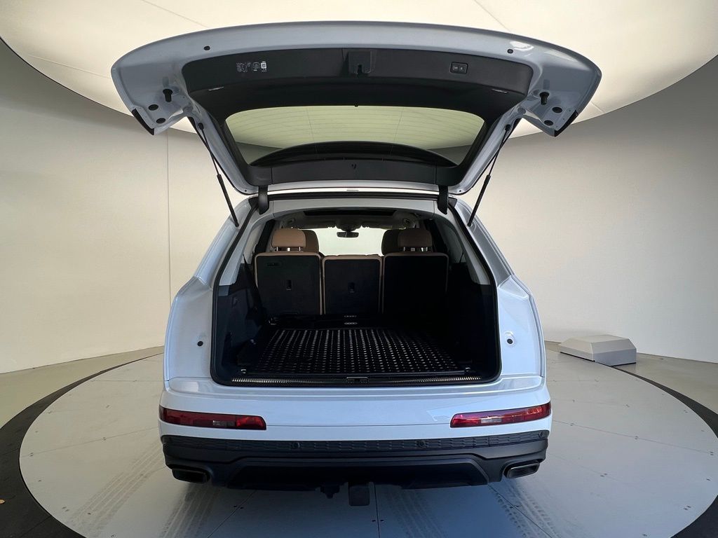 Thumbnail: 2026 Audi Q7 - 6